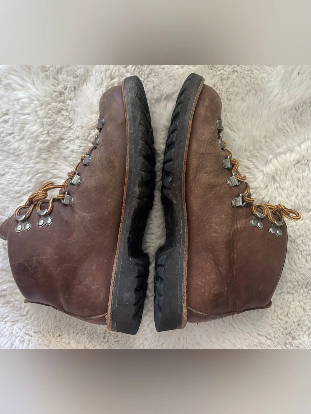 Danner Mountain Light Brown Boots Size: 7.5